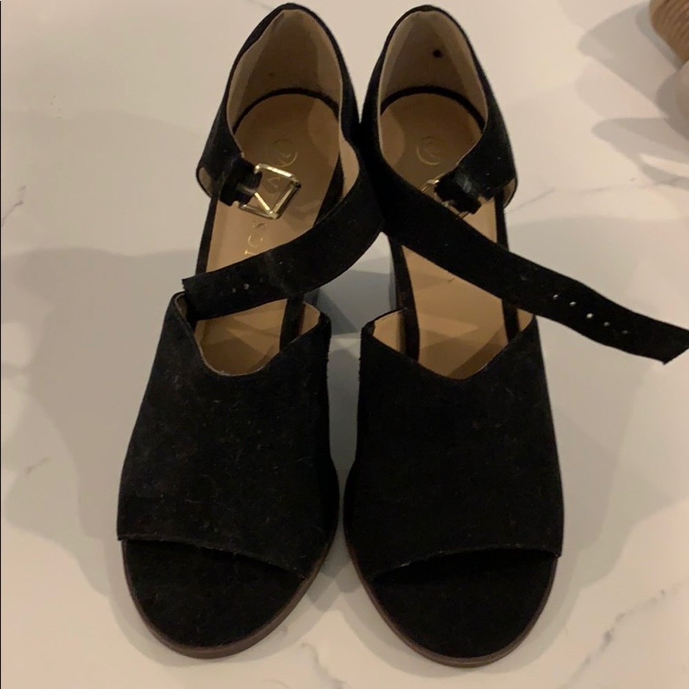 Versona Open Toe Suede Heel